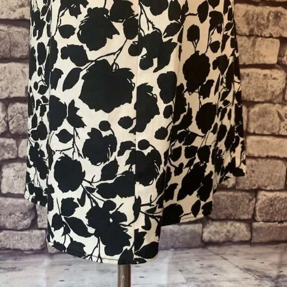 BCBG Black & White Dress Size 8 - Picture 6 of 12